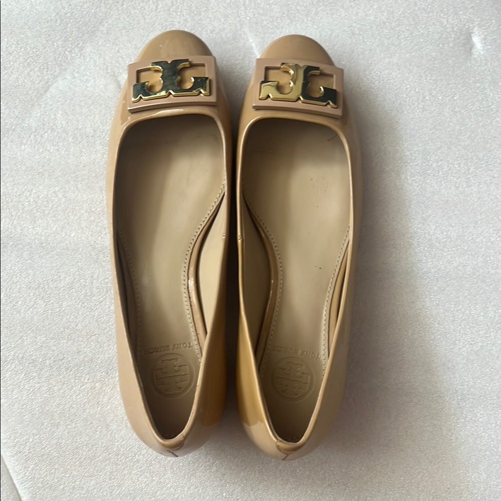 Tory Burch Beige Gigi Ballet with Gold Logo